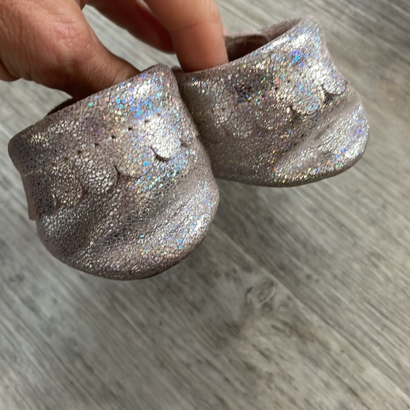 Freshly Picked Moccs size 2 - Picture 3 of 4